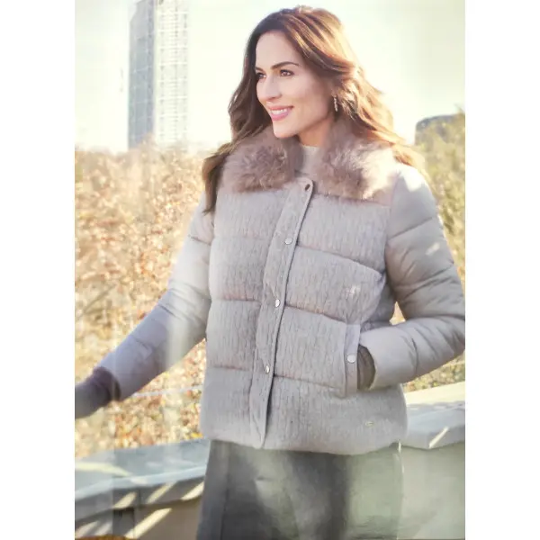 Parka curta Gola em pelo 25668 malha trabalhada no peito