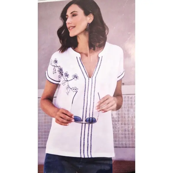 Blusa manga curta decotada com bordado lateral 26137